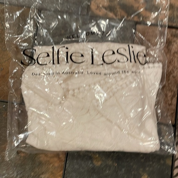 NWT selfie Leslie ruffle trim mini dress white size S - Picture 6 of 10